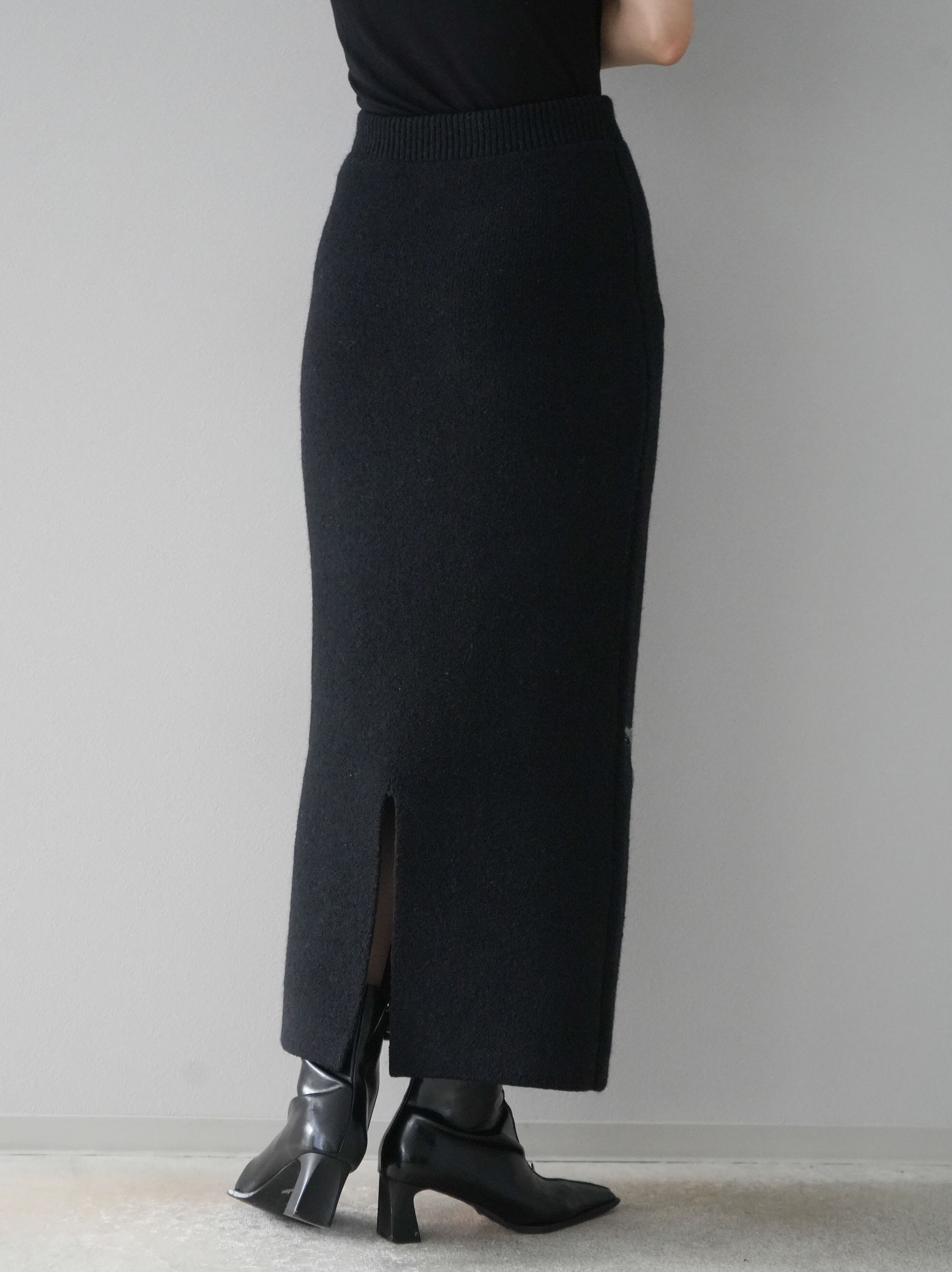 予約]コード刺繍Iラインニットスカート/ブラック – Lumier