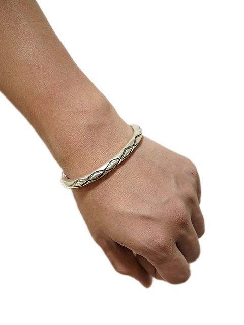 Elaine Tahe（エレーン タヘ） 】ナバホシルバーバングル [ NAVAJO