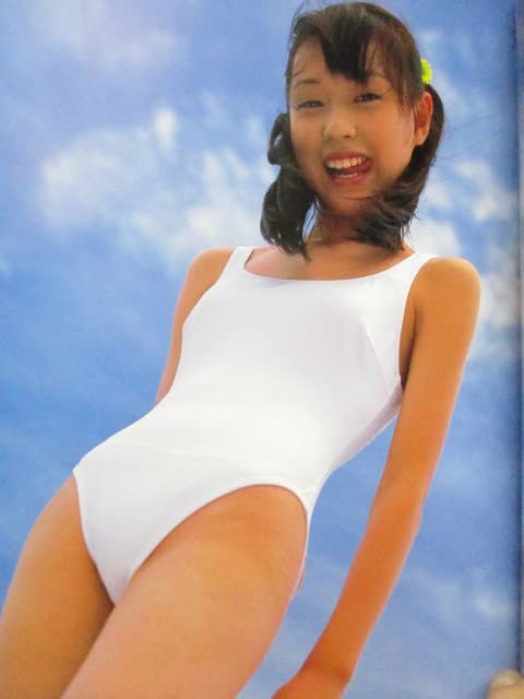 Amazon.co.jp: 戸田恵梨香 写真集 「はじめて君と出会った夏休み