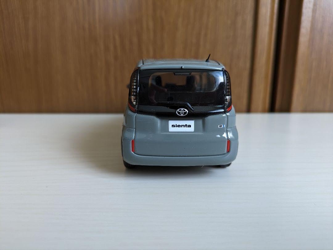 Amazon.co.jp: カラーサンプル 1 30 トヨタ シエンタ アーバンカーキ