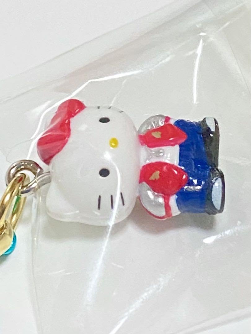 Amazon.co.jp: ご当地キティ 神奈川限定 横須賀バージョン 根付け