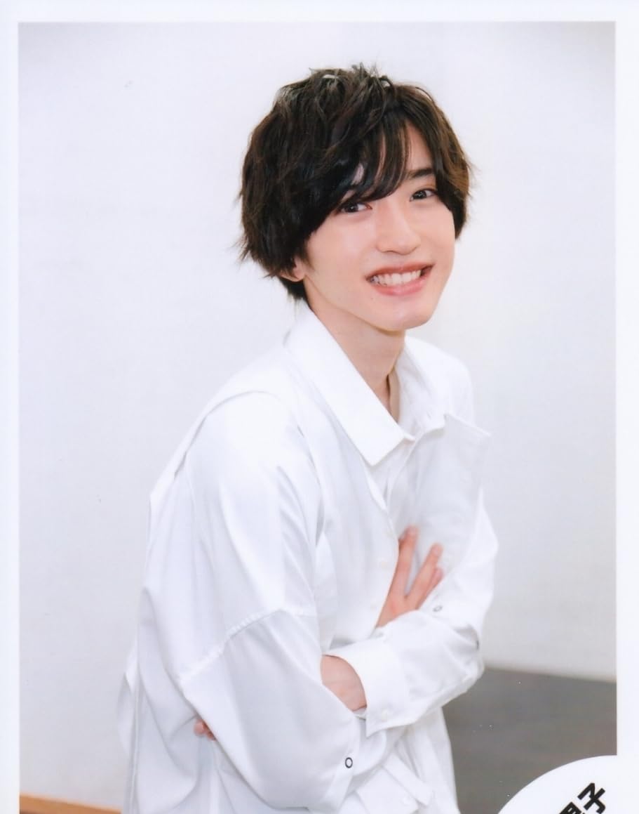 Amazon.co.jp: なにわ男子 公式 生 写真（道枝駿佑）J01234 : ホビー