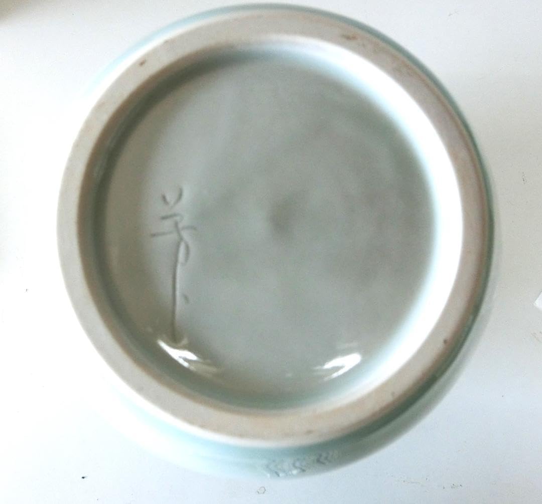 Amazon.co.jp: 砥部焼 日本工芸会正会員 故酒井芳人作 青白磁 椿文花瓶