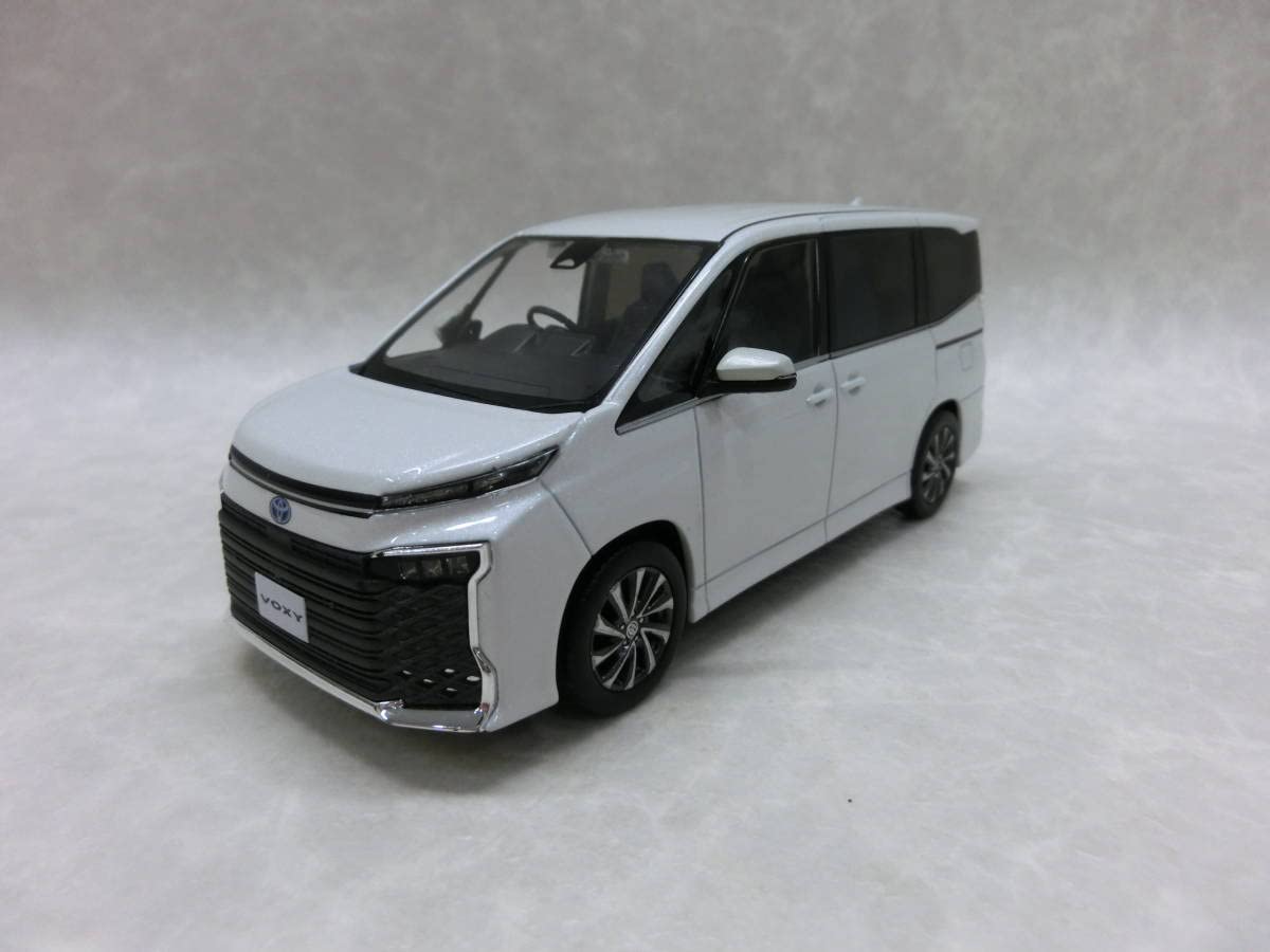 Amazon | #9711 トヨタ 新型ヴォクシー ホワイトパールクリスタル