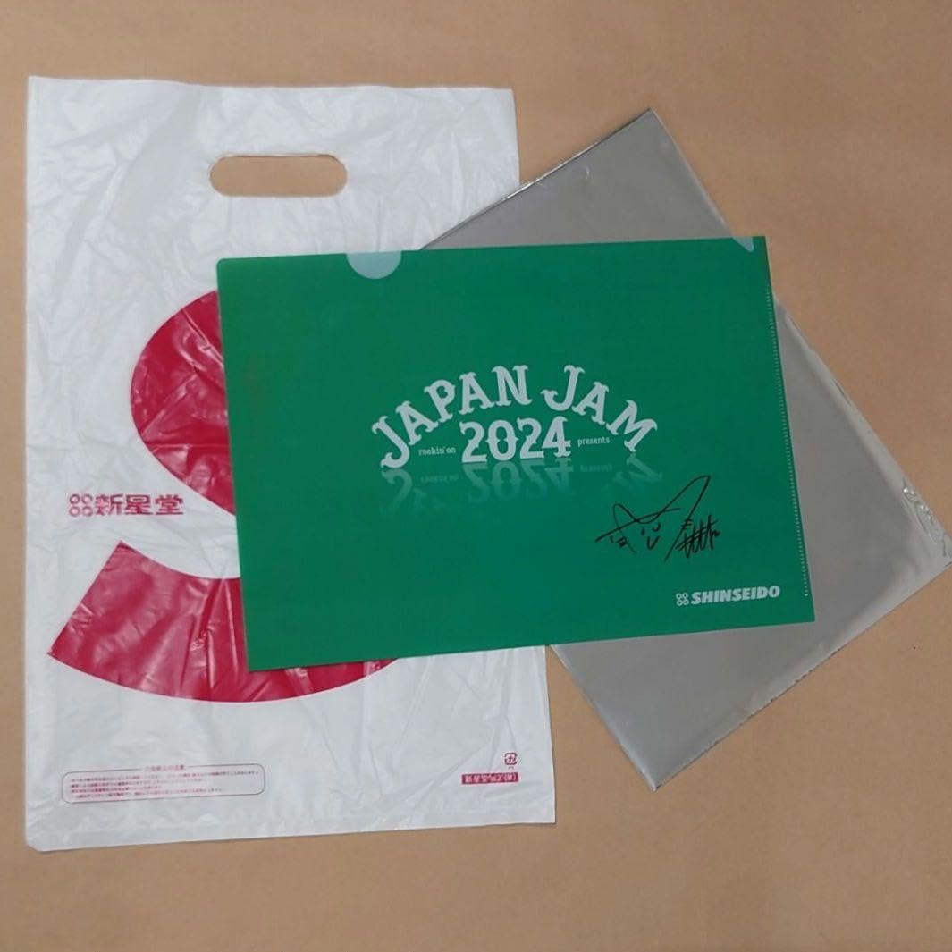 Amazon.co.jp: TOMOO 直筆サイン入り クリアファイル : おもちゃ