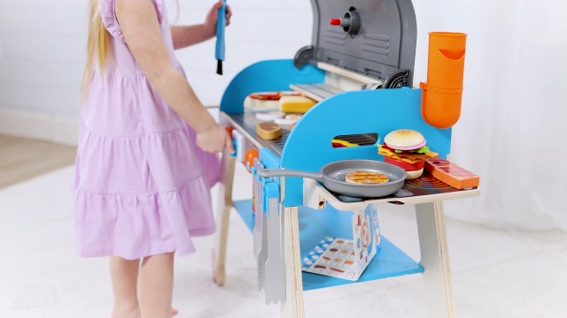 Amazon.com: Melissa & Doug Deluxe Wooden Barbecue Grill, Smoker