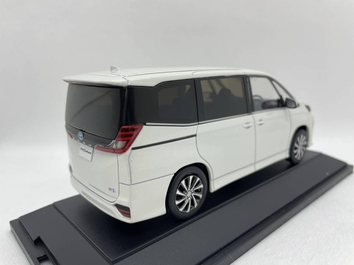 NOAH ミニカー ホワイトパールクリスタルシャイン Amazon | ミニカー
