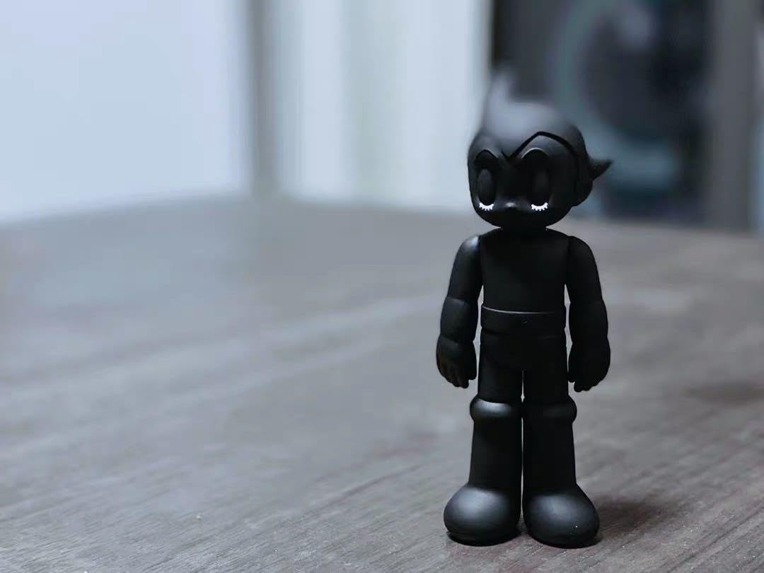 Amazon.co.jp: 鉄腕アトム 手塚治虫 フィギュア 90周年記念モデルASTRO