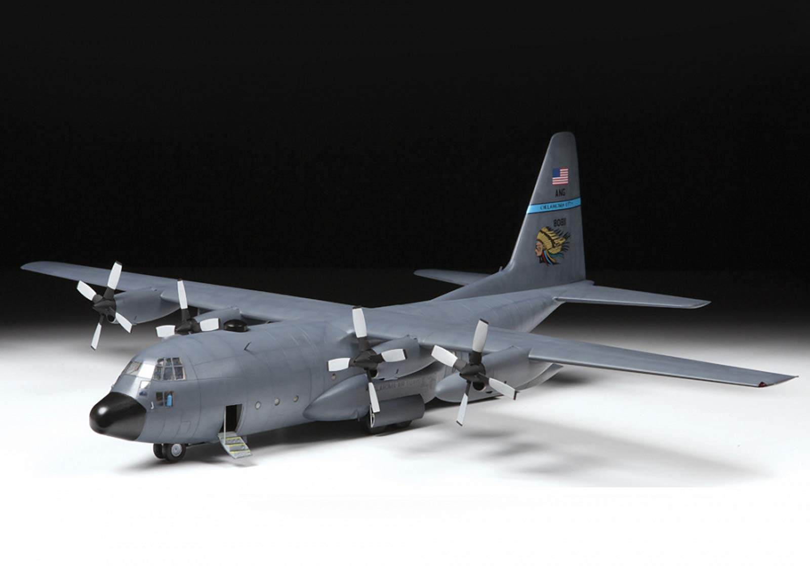 Amazon.com: Zvezda 1/72 American Heavy Transport Plane C-130H No
