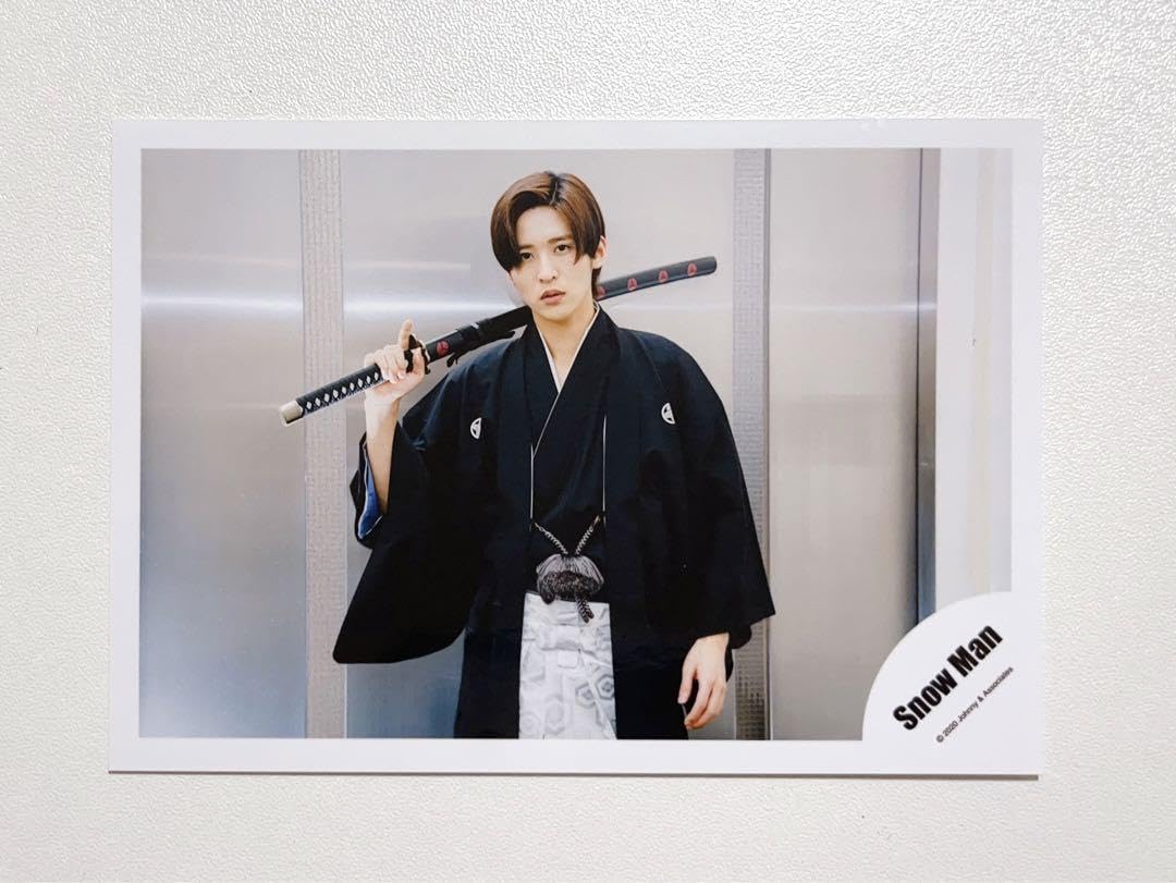 Amazon.co.jp: SnowMan 公式写真 目黒蓮 袴 宇宙six アクスタ