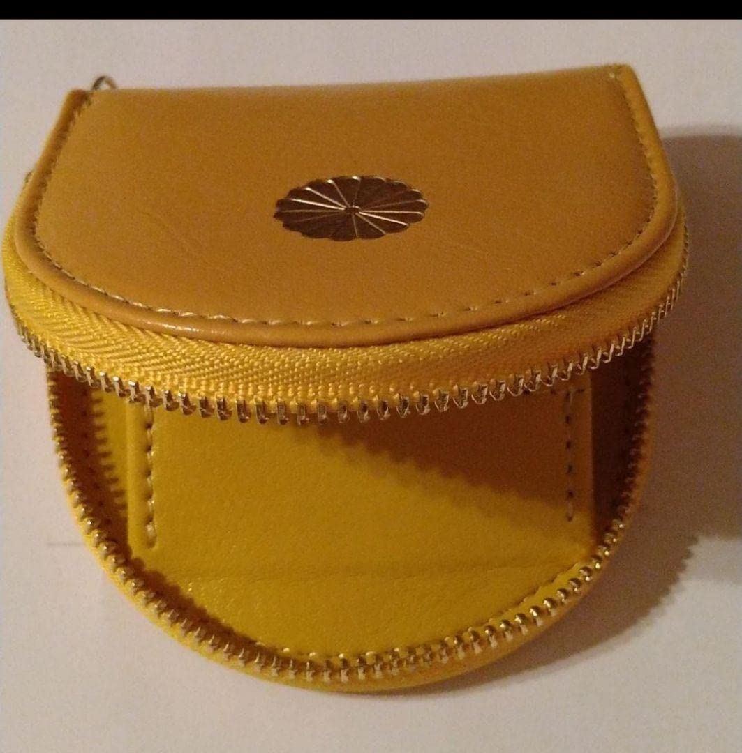 Amazon.co.jp: 菊の御紋 コインケース 小銭入れ 皇居 限定品 グッズ 本