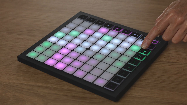 Novation Launchpad X MIDI-Grid-Controller für Ableton Live/Logic