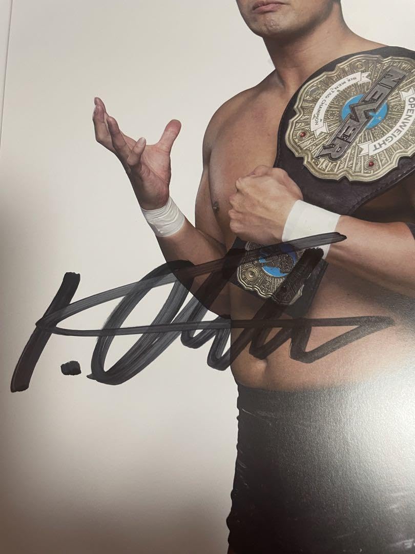 Amazon.co.jp: 元 AEW オカダカズチカ サイン入りポートレート : おもちゃ