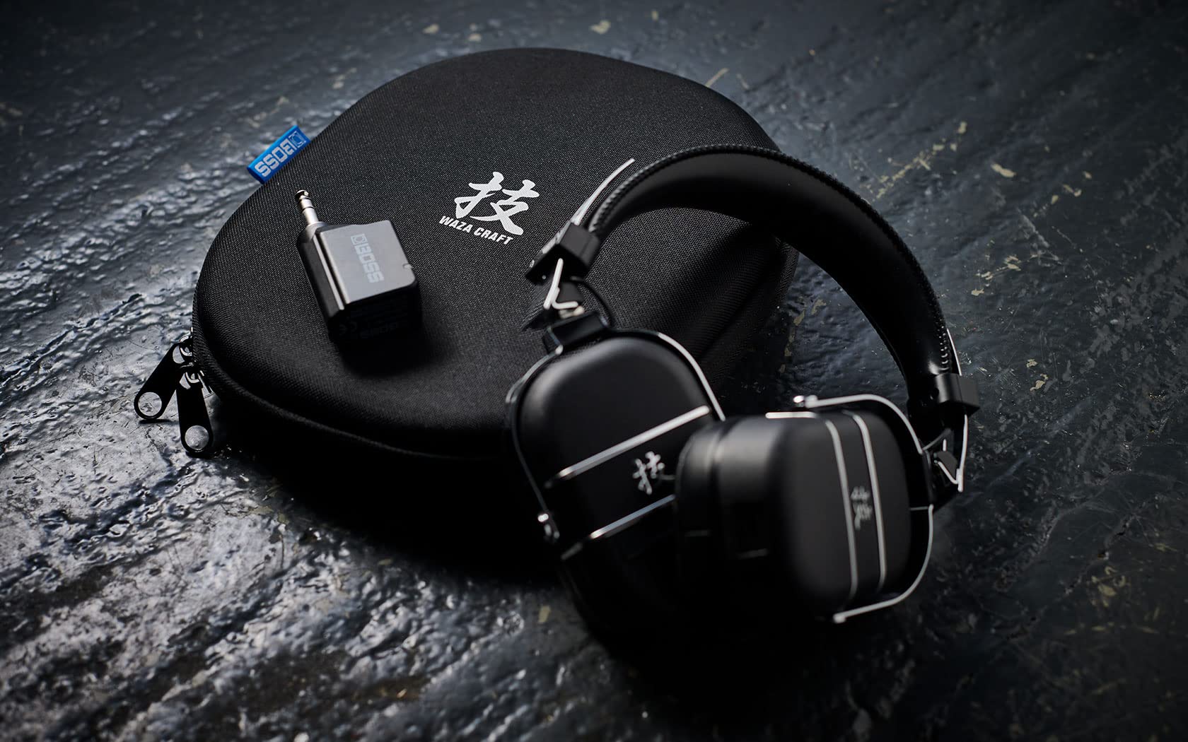 Amazon.com: BOSS CB-WZ-AIR Custom Case for WAZA-AIR and WAZA-AIR