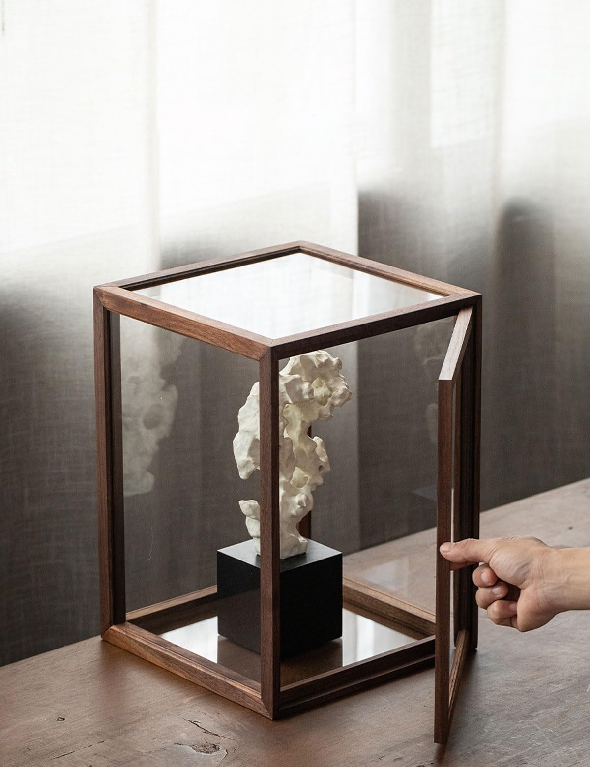 Amazon｜クリアブラックウォールナット木製ディスプレイケース