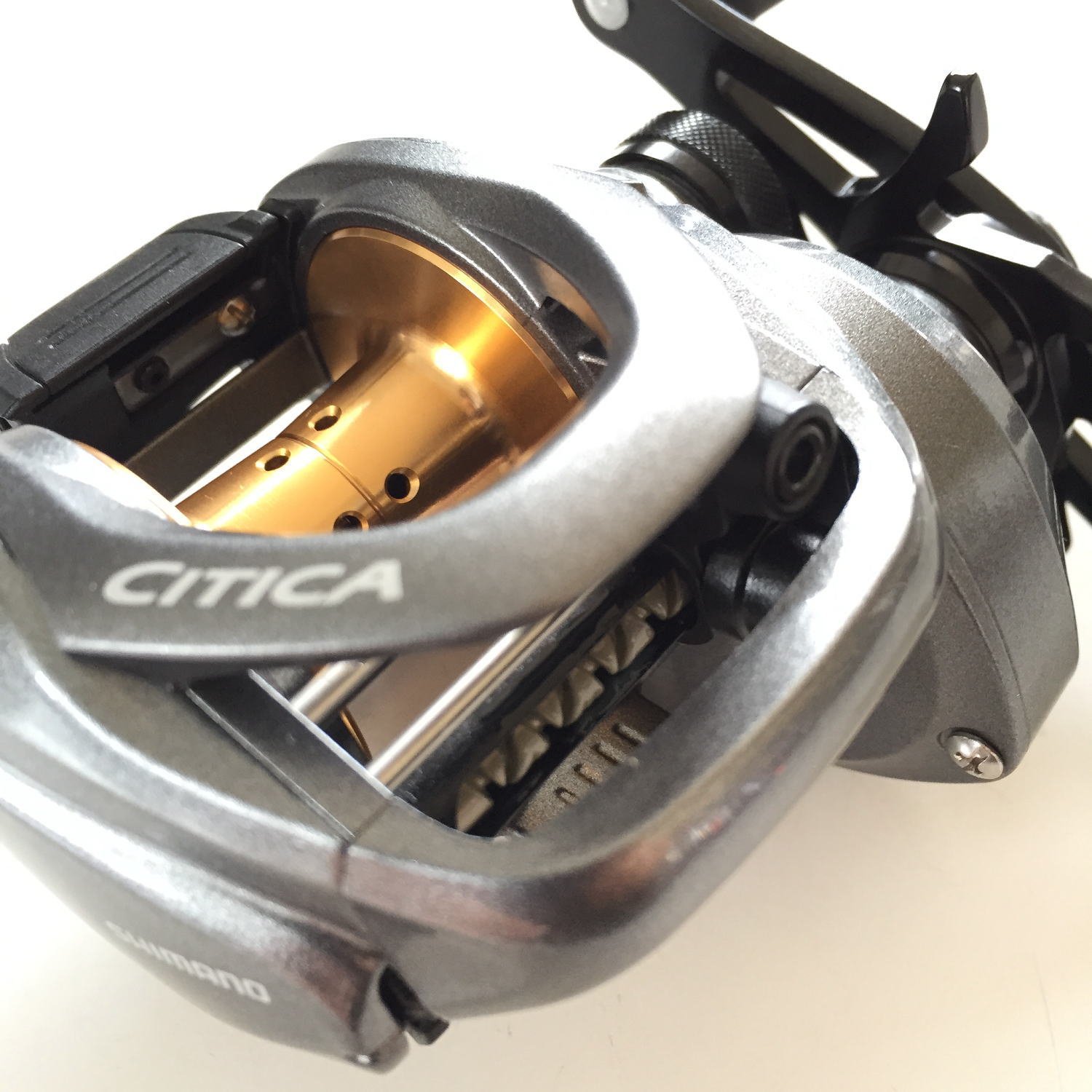 Amazon | シマノ(SHIMANO) ベイトリール 15 シティカ 201HG 左ハンドル