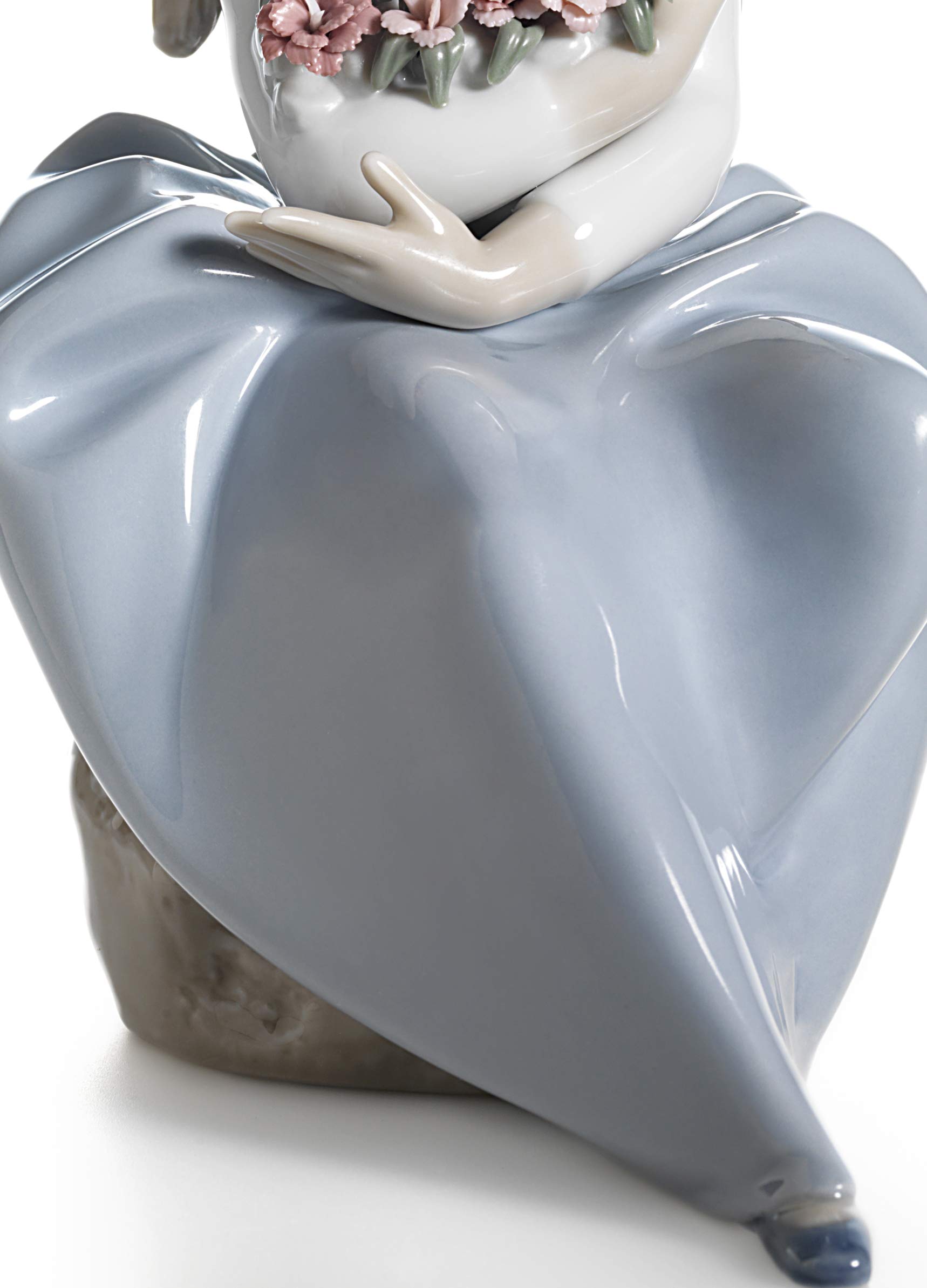 Amazon.com: LLADRÓ Fragrant Bouquet Girl Figurine. Porcelain Girl