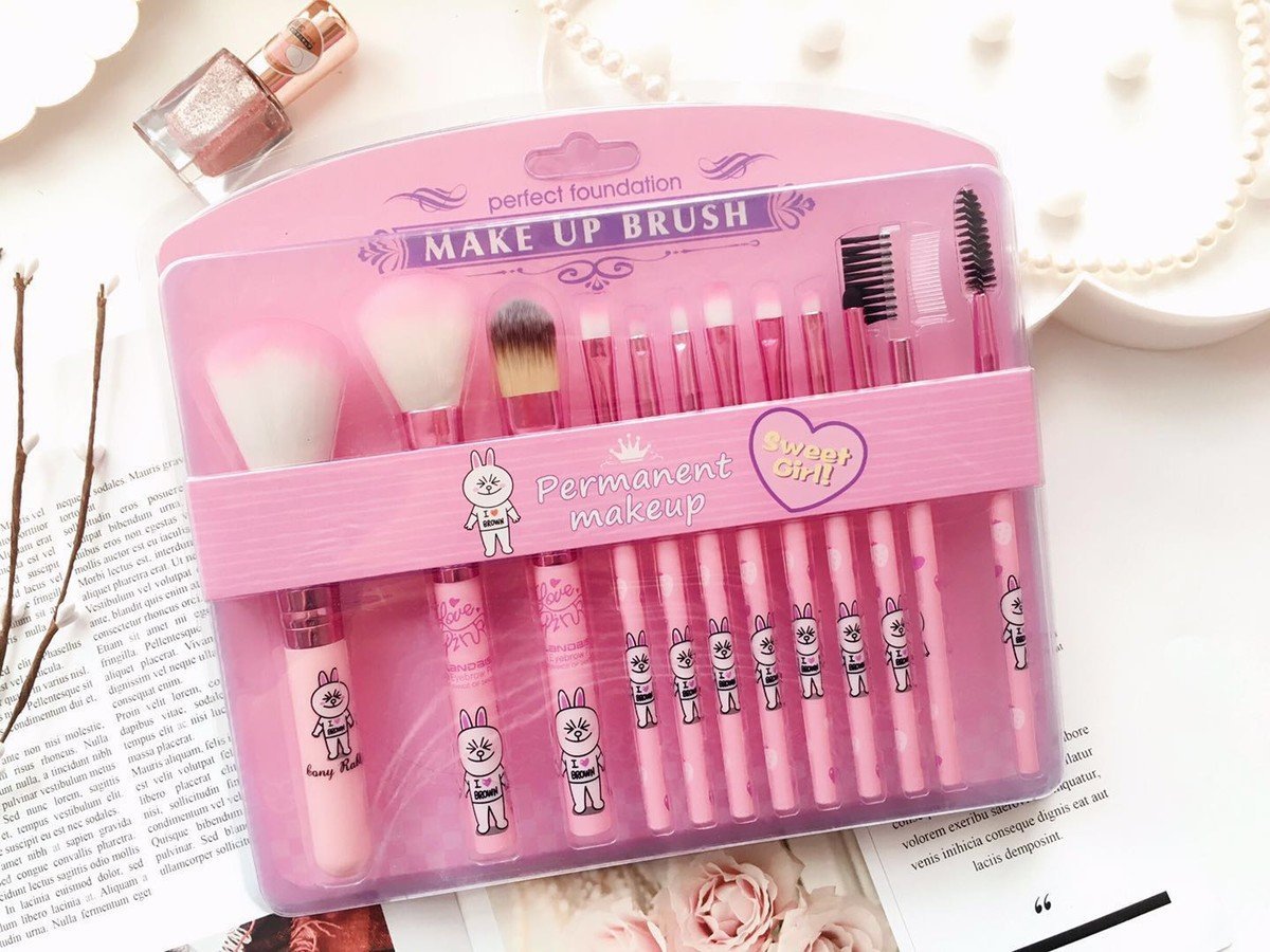 Amazon | ハローキティ 可愛いキャラクターメイクブラシ 人気12本