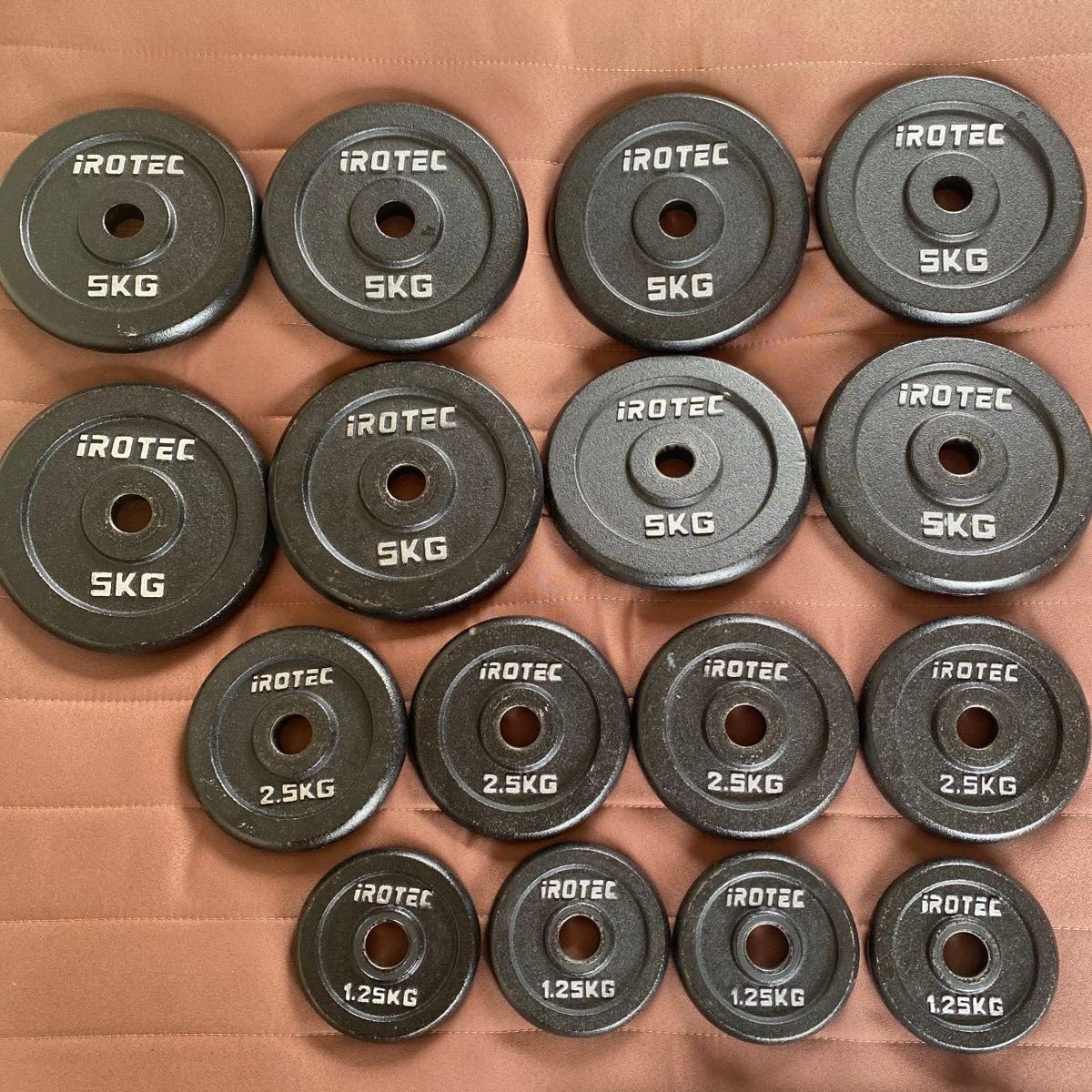 iROTEC ダンベルプレート 20kg 2枚 中古です。 iROTEC ダンベル