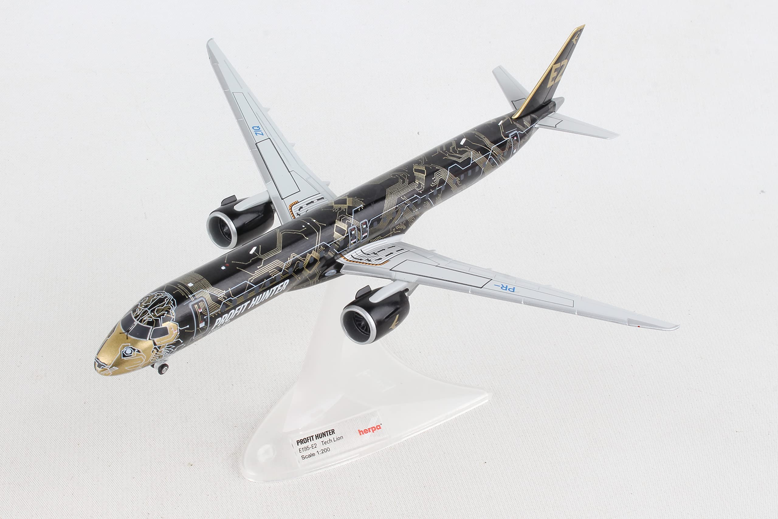 Amazon.com: Herpa 571852 Airbus Embraer E195-E2 TechLion Aeroplane