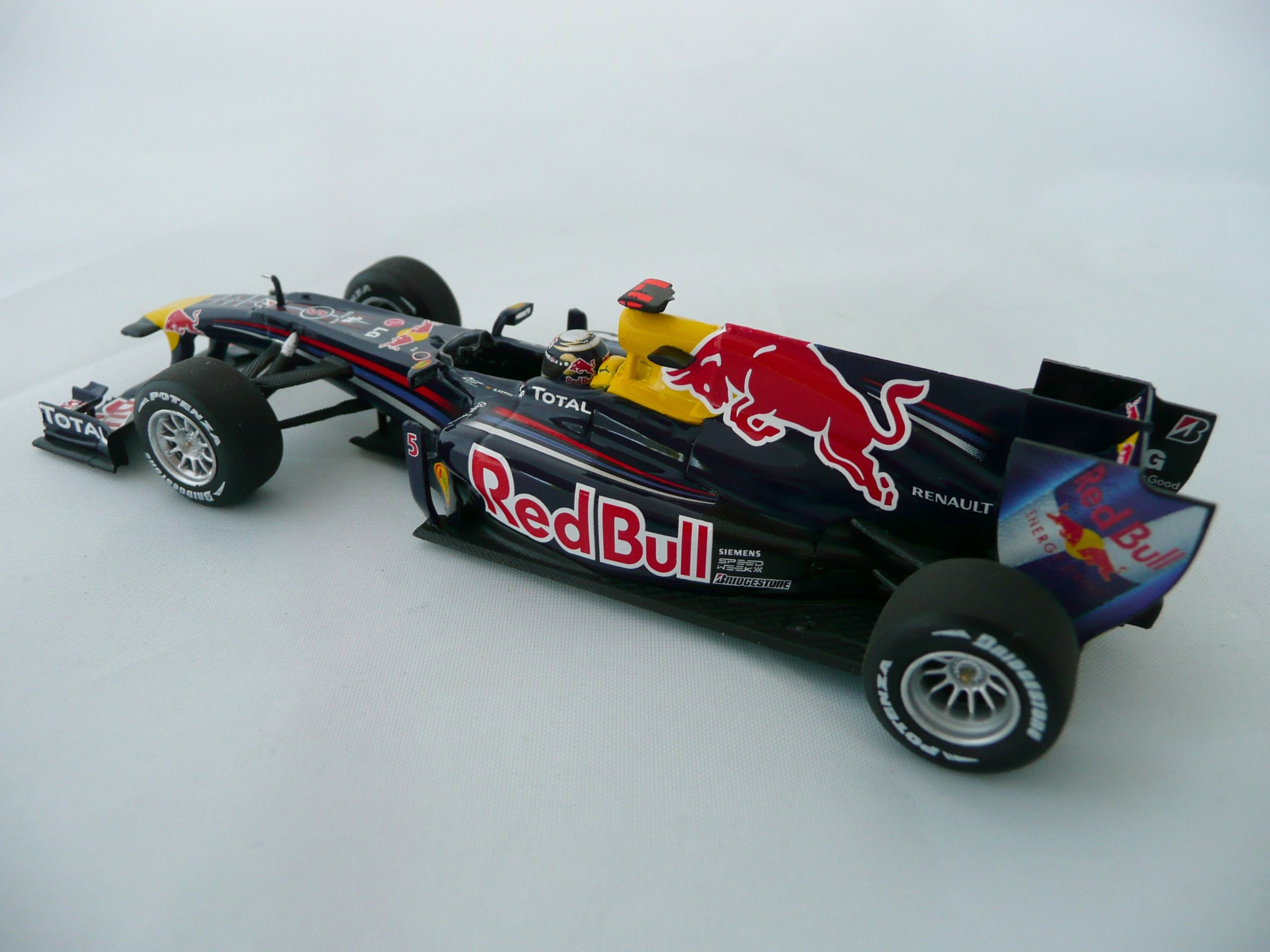 Amazon | 1/43 F1 2010 レッドブル・レーシング ルノー RB6