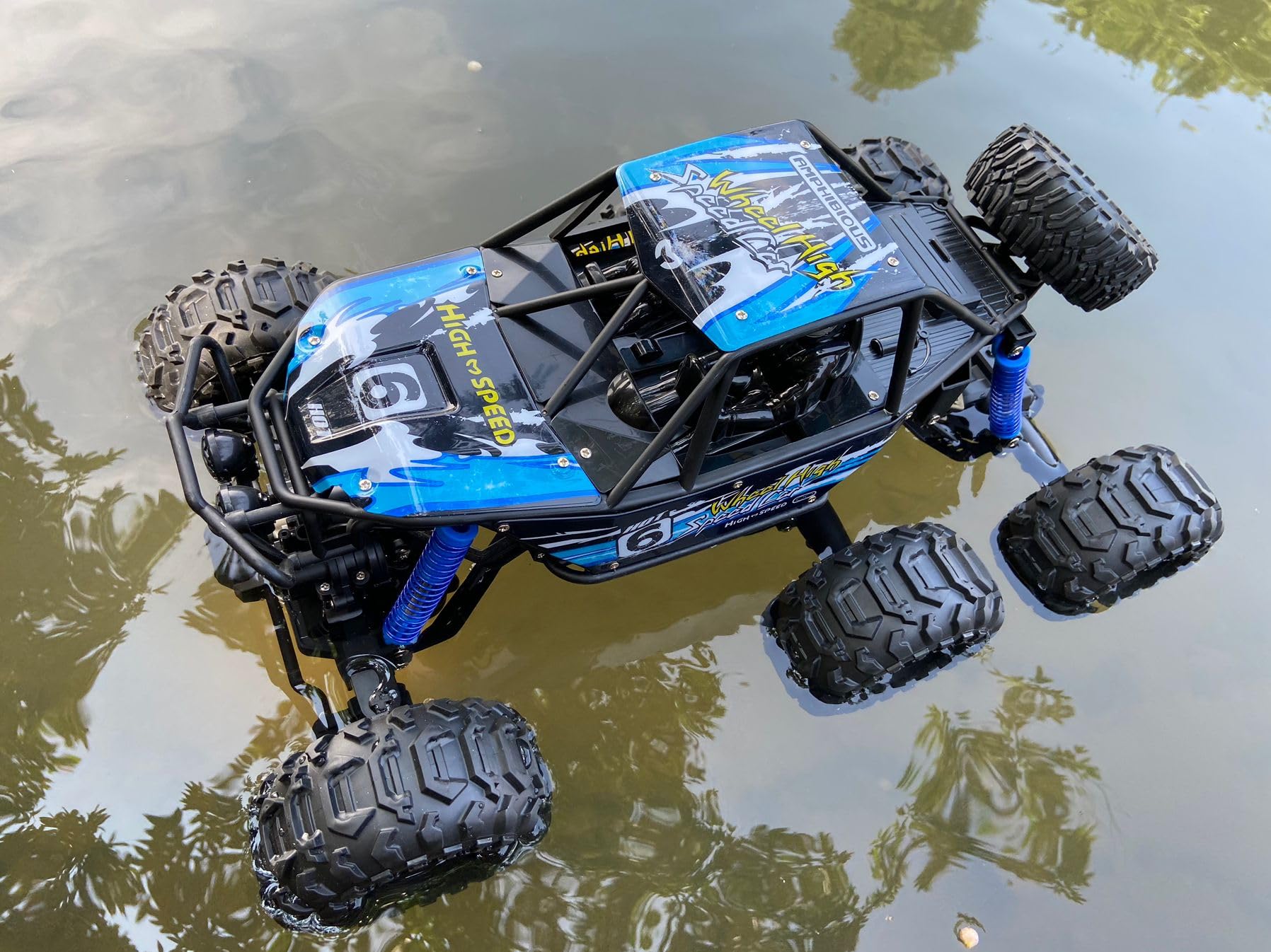 Amazon.co.jp: スーパー6輪水陸両用オフロード車1：8超大型登山車の長