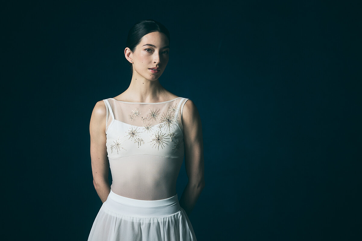 オニール八菜が語るチャコットとのコラボレーション、来日公演、パリの