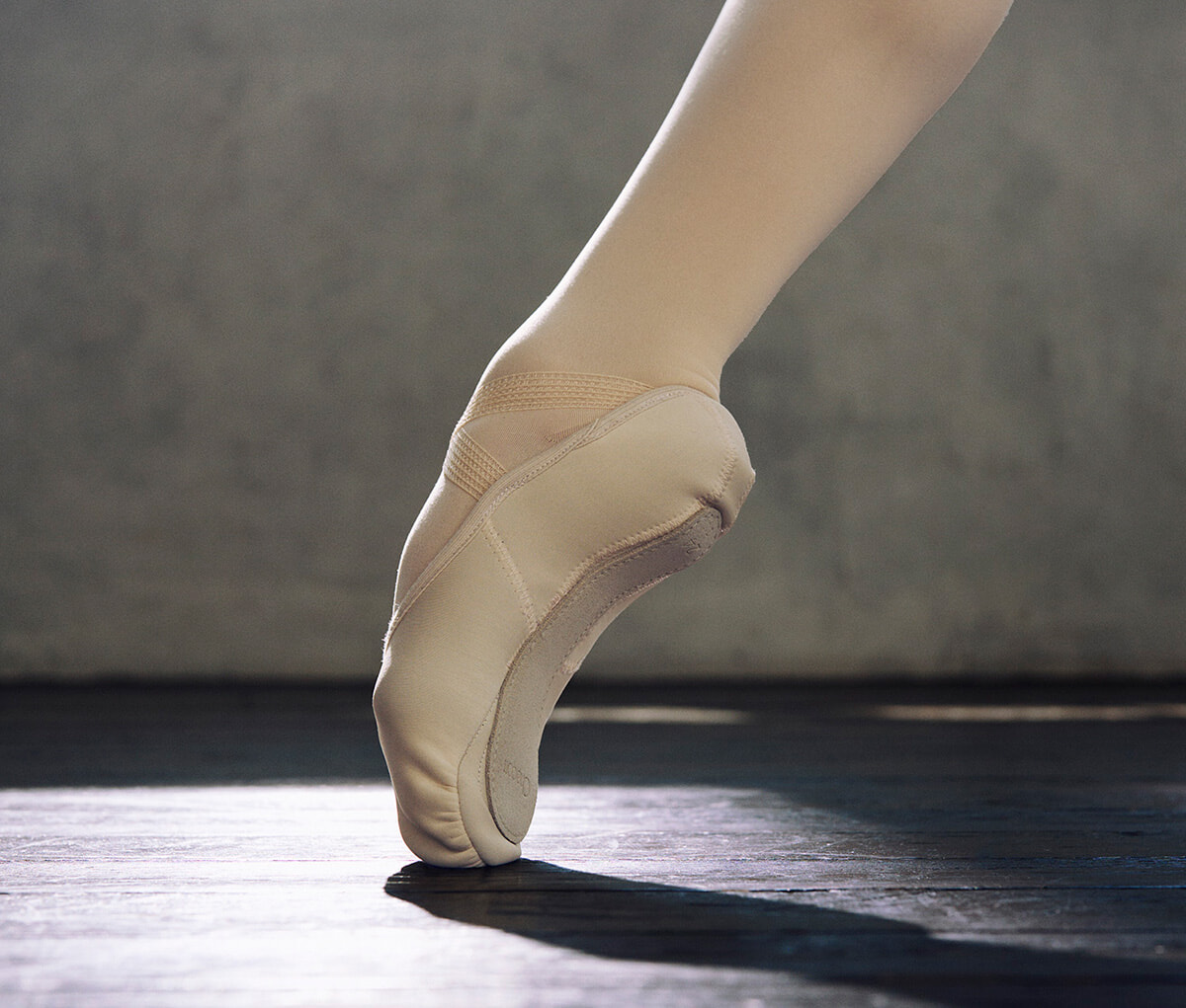 チャコットが創業75周年の節目に、渾身の新型バレエシューズを発表