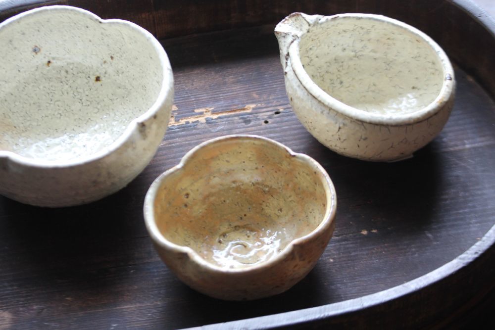 工藤和彦さんの黄粉引と白樺ホワイト: 器まるかく Utsuwa Marukaku