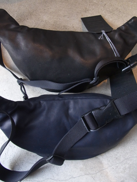 UNUSED（アンユーズド） レザーウエストバッグ ブラック・ネイビー