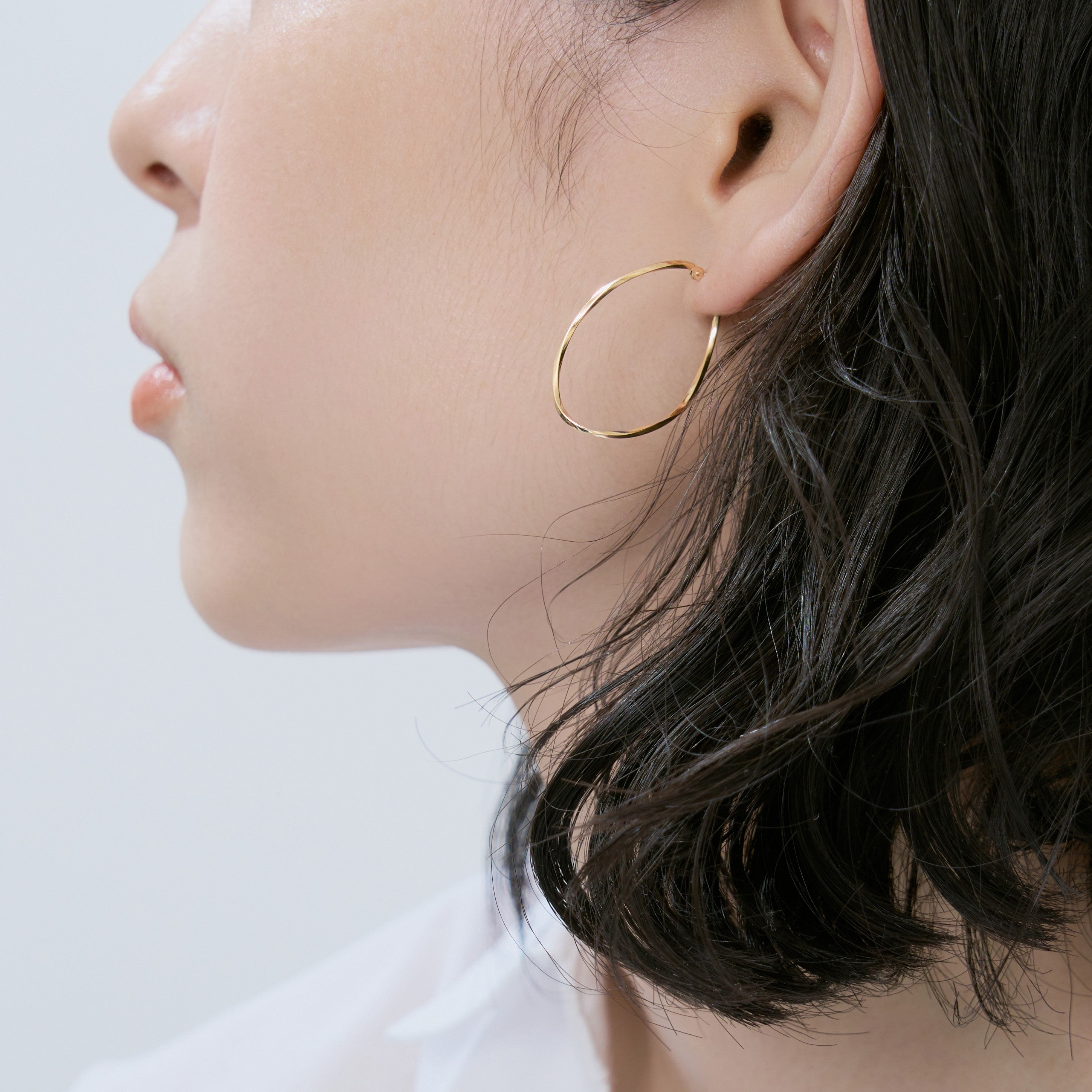 K10 ひねり フープピアス - me.（エムイードット）