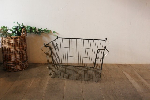 かご・バスケット・雑貨 - menui | 持ち手つきのスチールラック