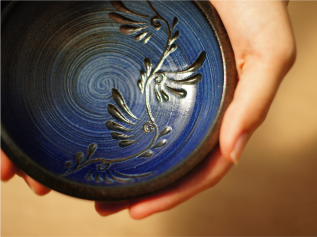 沖縄の器「やちむん」とは？特徴と歴史を分かりやすく＆人気作家紹介