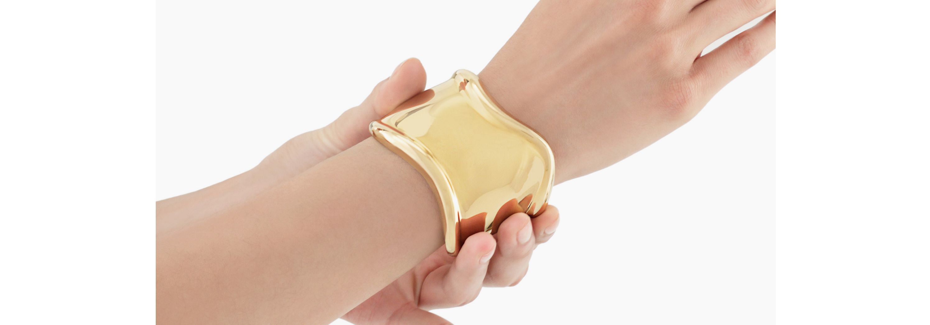 エルサ・ペレッティ™ ボーン カフのお取り扱い方法 | Tiffany & Co.