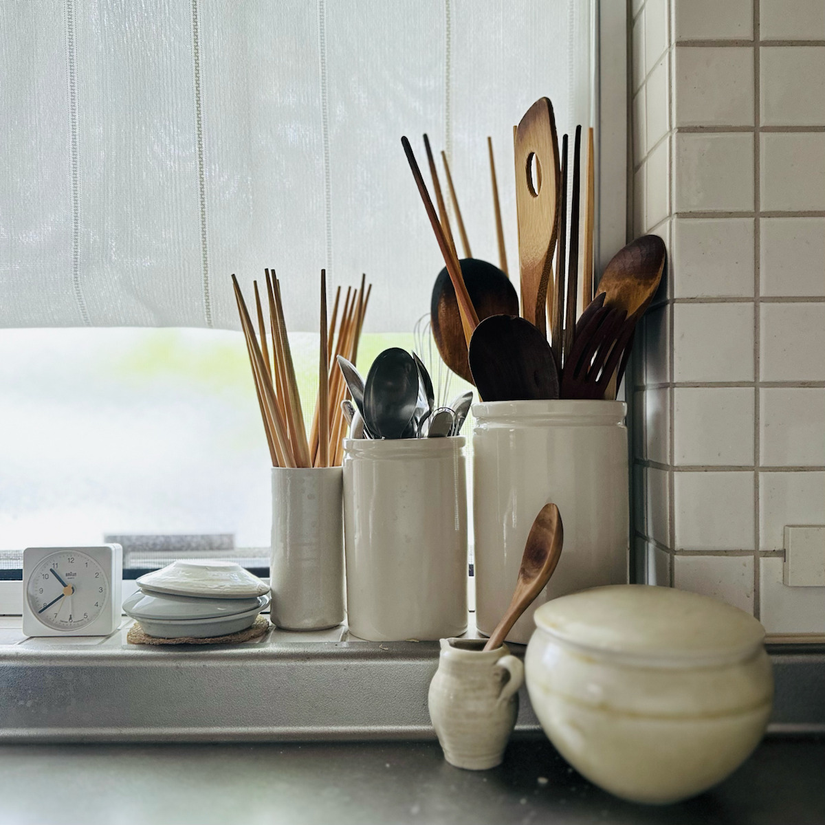 日用品図鑑：陶芸家・伊藤環の愛用するナカオタカシのスタンドライト