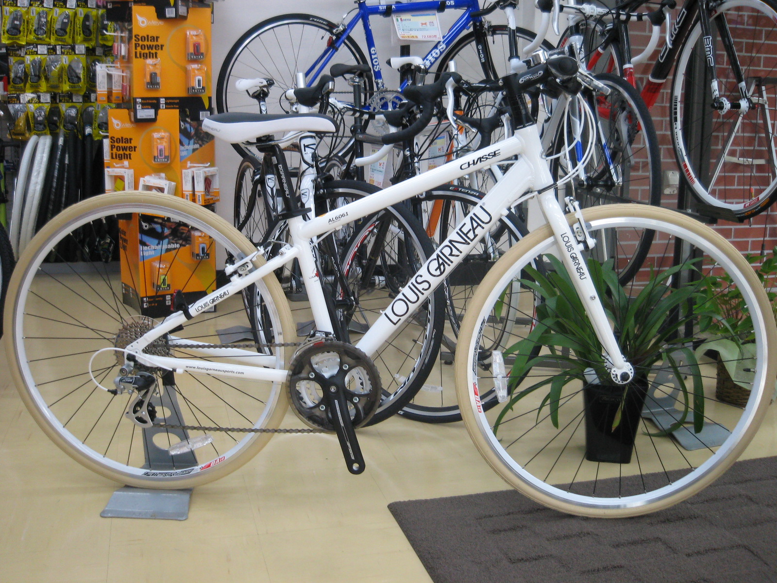 LOUIS GARNEAU CHASSEの2011年モデルが入荷しました | 自転車のこと