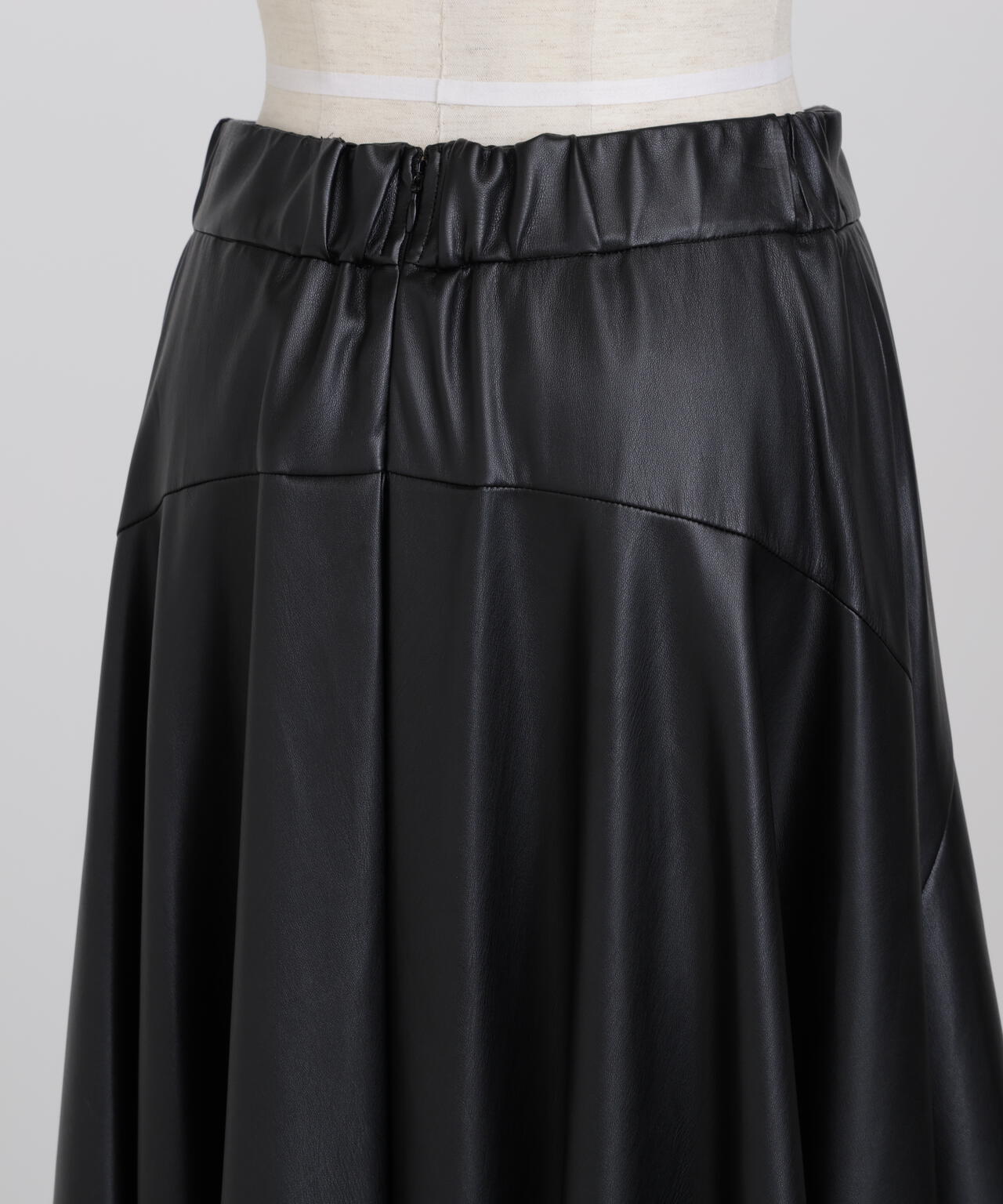 レザーライクフレアスカート | hLM（エイチエルエム） ｜【公式】通販