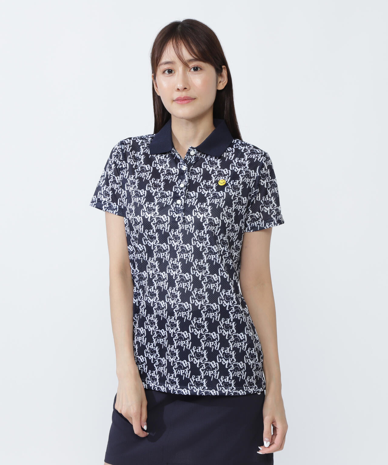 KAZEメッシュ半袖ポロシャツ ＜ロゴ総柄＞ | PEARLY GATES（パーリー