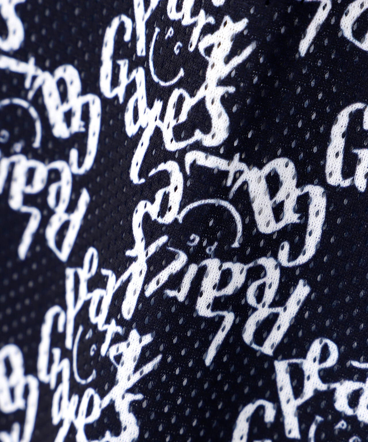 KAZEメッシュ半袖ポロシャツ ＜ロゴ総柄＞ | PEARLY GATES（パーリー