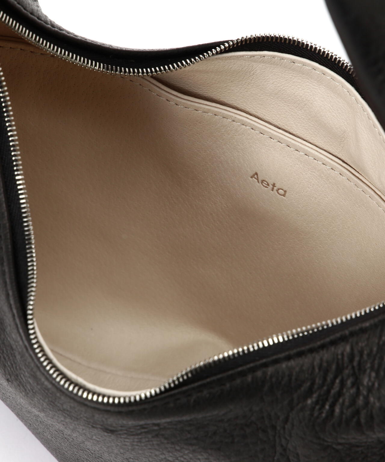 Aeta / ROUND ONE SHOULDER : M | THE LIBRARY（ザ ライブラリー