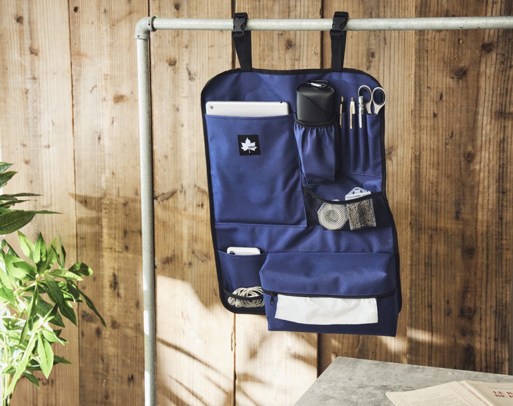 一度使用したLOGOSの紺色のタープです。収納ケース付きで持ち運びが楽