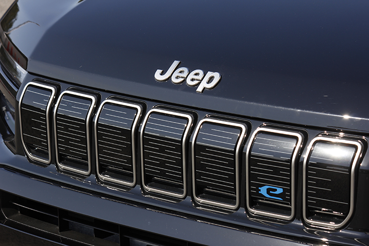 ジープ初のEV】「アベンジャー」が日本初上陸！ 気になる魅力を徹底