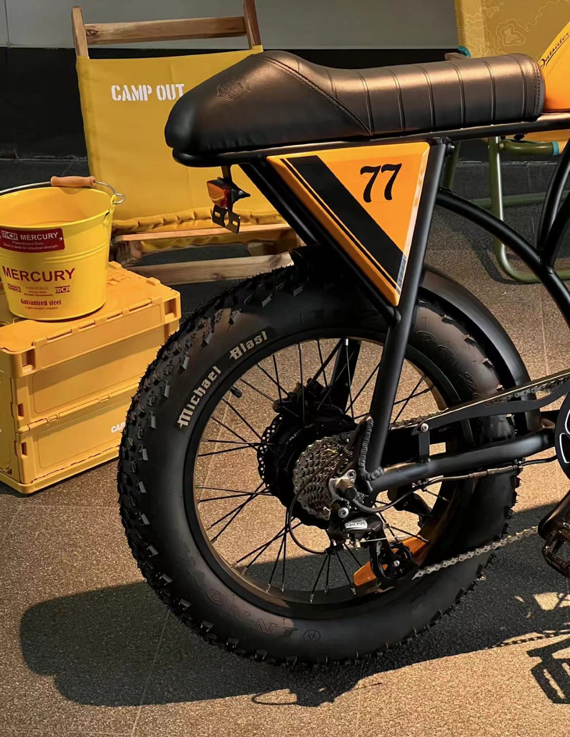 Michael Blast | Outsider – Modernity Store