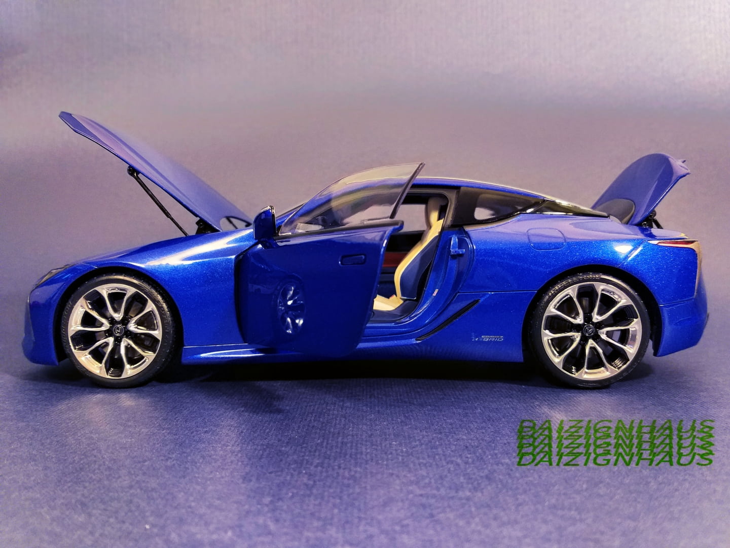 1/18 AUTOart Lexus LC500 vs. Sums Models (Almost Real) Lexus