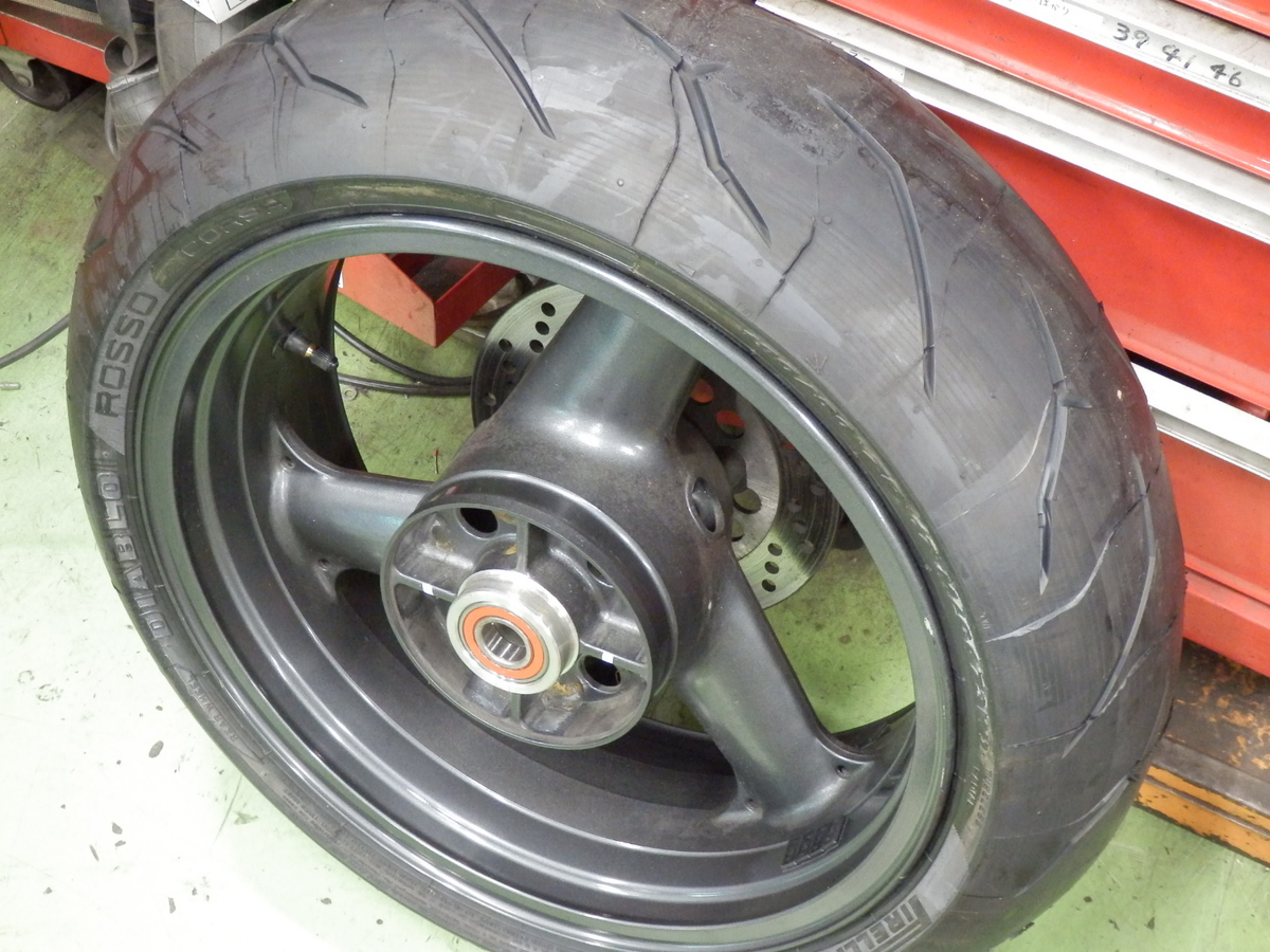 カワサキ ZX-7R】の前後タイヤ交換 ☆ピレリ ディアブロ ロッソコルサ