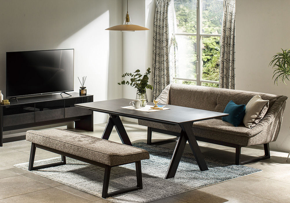 どんな場所にも使いやすい！ ベンチソファをおしゃれな空間創りに活か