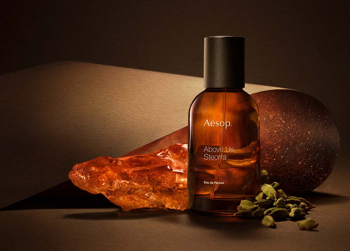 イソップから13作目のフレグランス「アバヴ アス、ステオーラ