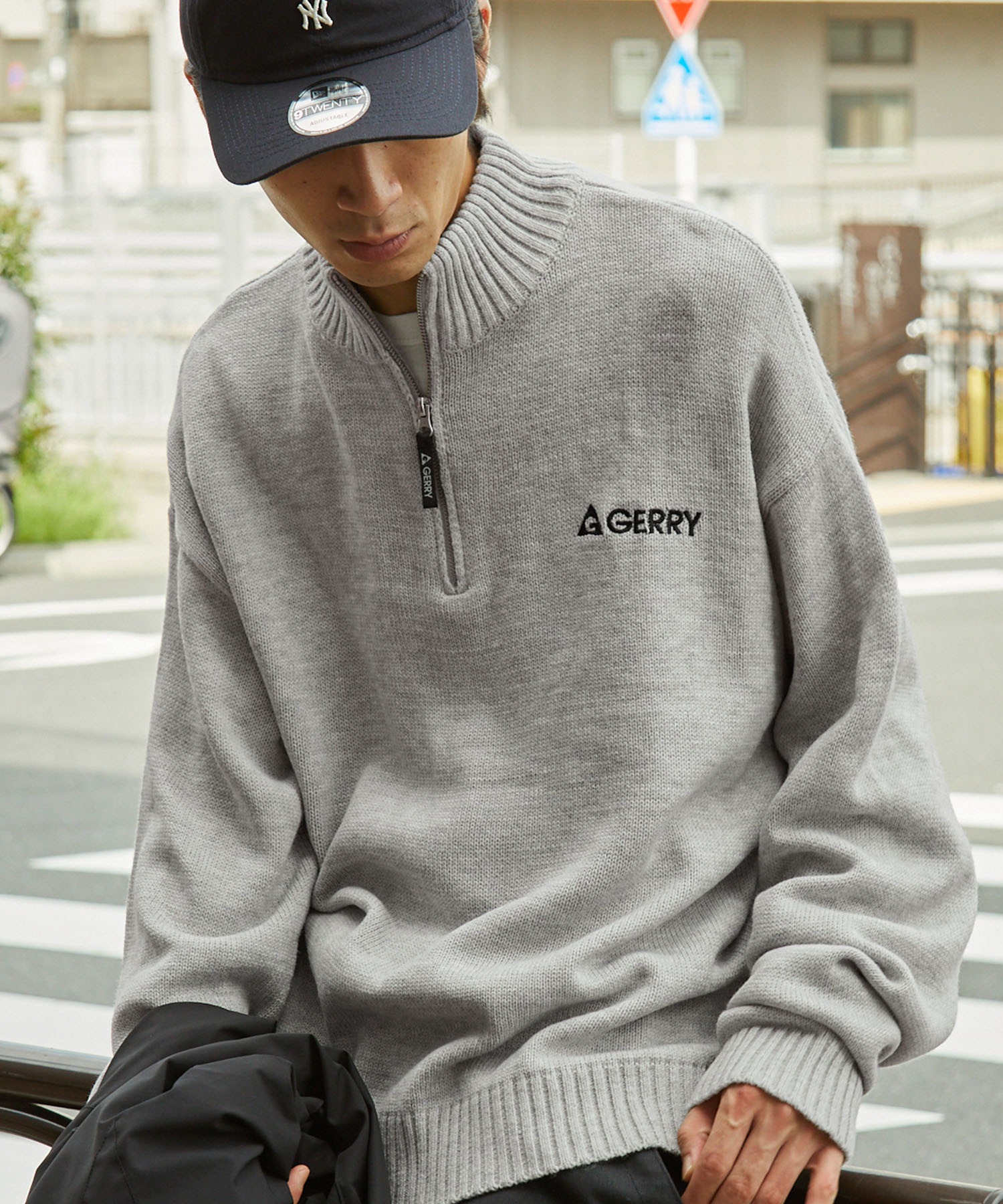 GERRY/ジェリー 別注 ロゴ刺繍 ハーフジッププルオーバーニット
