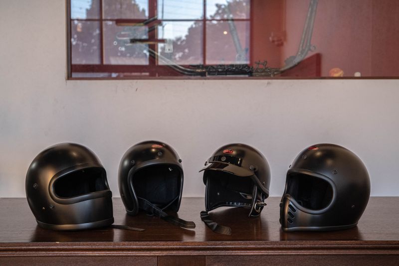 BEETLE STR FULL FACE HELMET (ブラック/黒革ダブルストラップ)