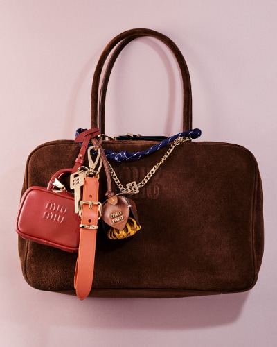 バッグに沢山付けたい！ ミュウミュウの新作チャームで自分らしい